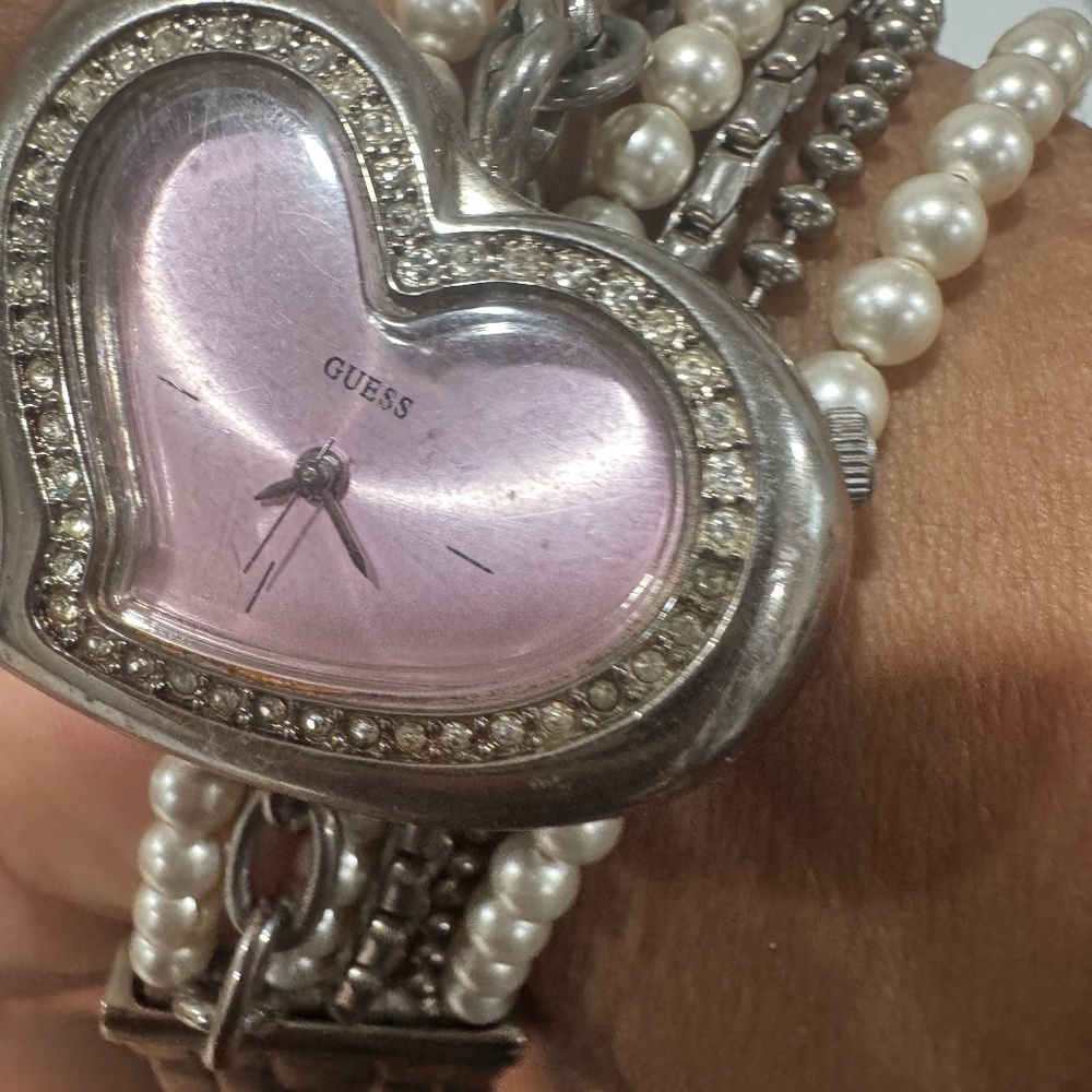 Guess heart shaped faced watch with pearl band serial number G85872L Band 5 3/4
